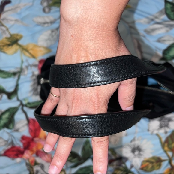 Women’s Tumi Handbag Medium Size - Picture 12 of 12